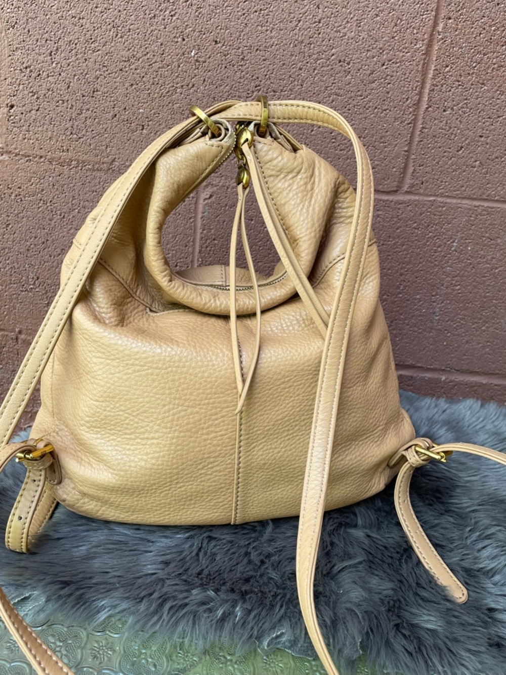 HOBO Merrin Convertible Leather Bucket Backpack to Shoulder Bag - Picture 10 of 14